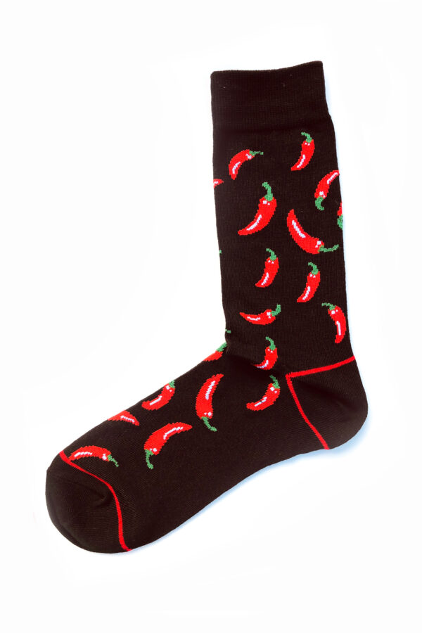 Schwarze und rote Fantasiesocken mit Chilimuster. Einheitsgröße.