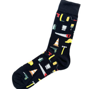 Bunte Baumwollsocken mit Baustellenwerkzeugen